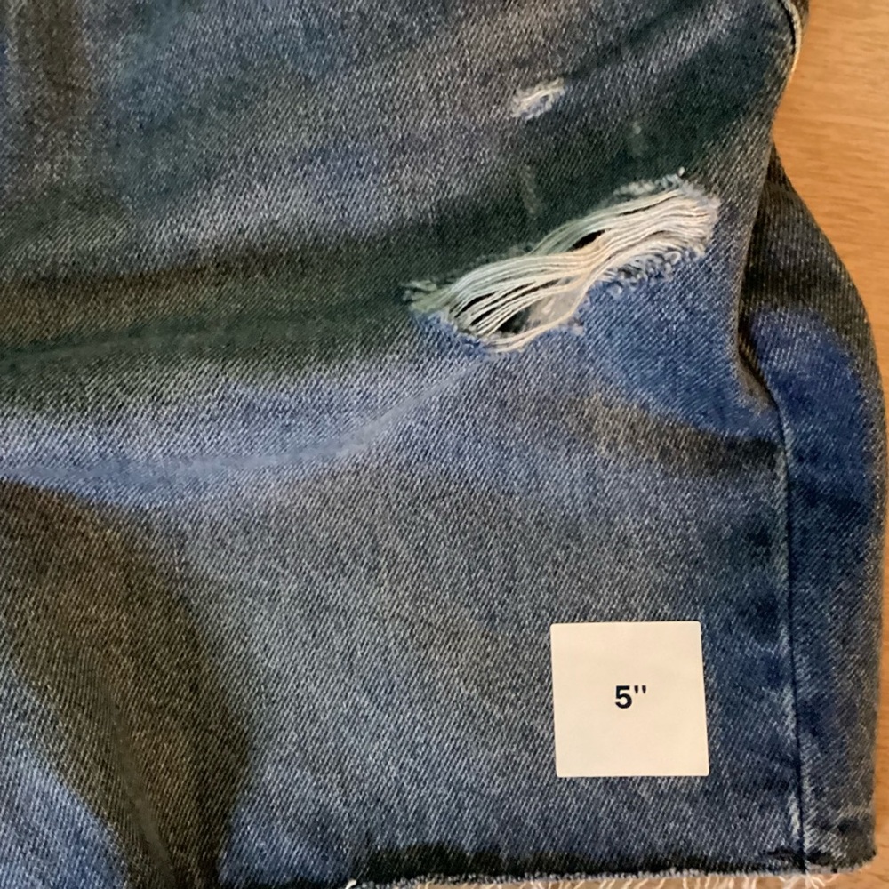Old Navy NWT Distressed Dad Jean Shorts - 5 inch inseam - Picture 6 of 12